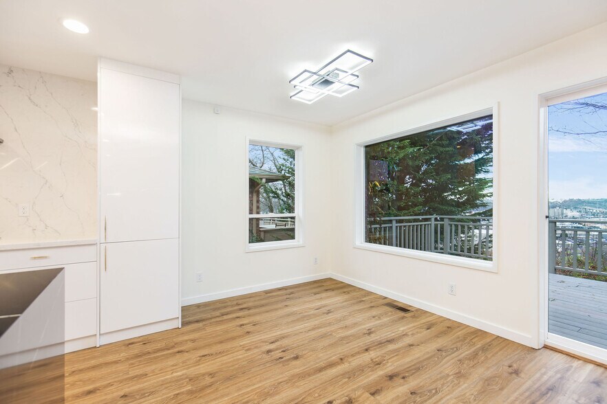 Building Photo - 4403 Powell Pl S