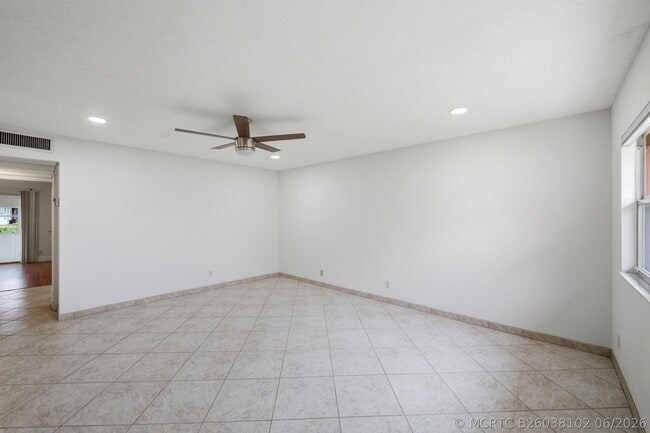Building Photo - 28 Seville Dr