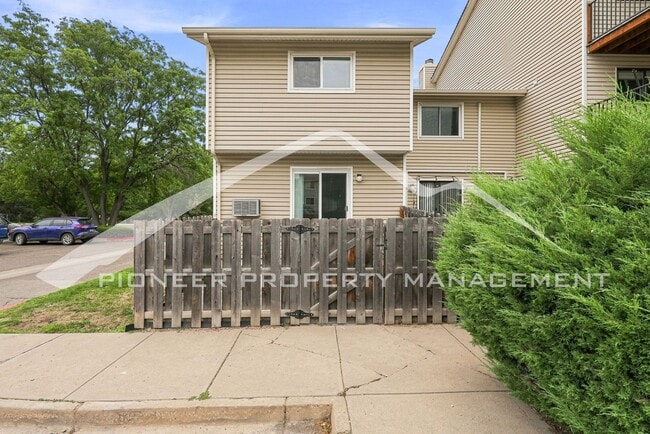 Building Photo - 7885 Barbara Ann Dr