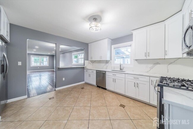 Building Photo - 846 Voorhees Ave