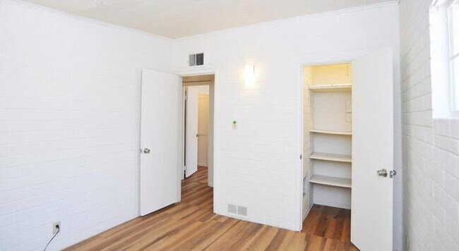 Building Photo - 3 BR/1.5 BA with large yard, new kitchen &...