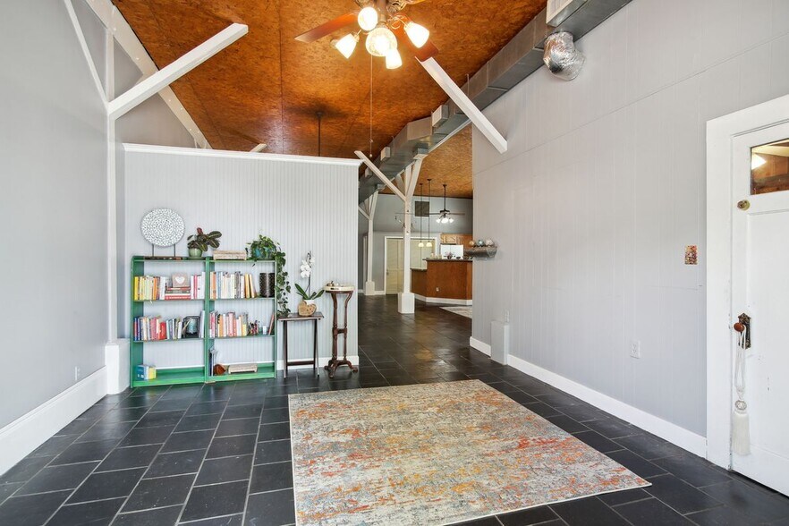 Building Photo - 116 Elmira Ave