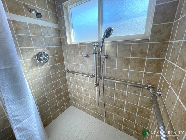 Building Photo - Remodeled Three Bedroom Plus Bonus Room House in Daly City