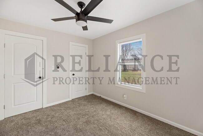 Building Photo - 2222 S Laura St