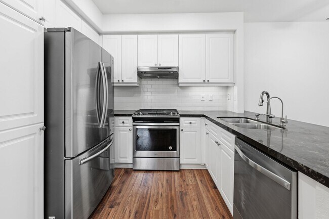Building Photo - 10722 Sabre Hill Dr