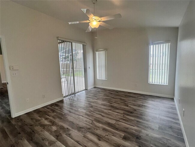 Building Photo - 526 Cypress View Dr