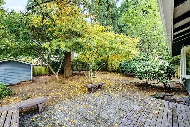 Building Photo - Spacious Redmond 3 BR Home - Close to Parks and Microsoft