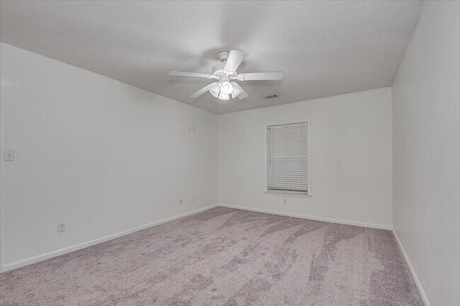 Building Photo - 8041 Reagan Cir