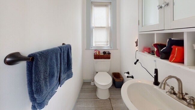 Building Photo - 3bed + living room 1bath in Waltham is available on 9/1