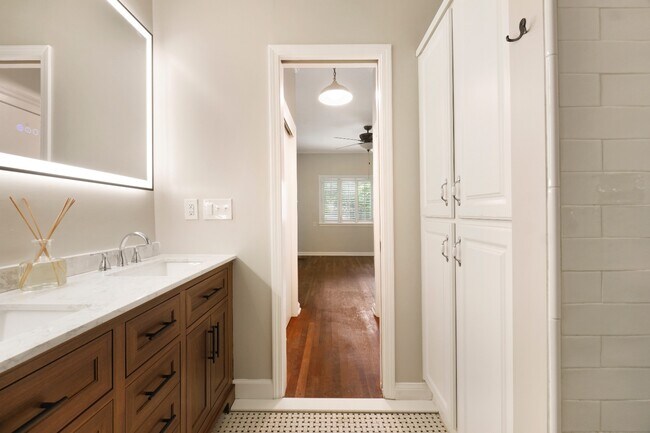 Building Photo - 1253 Magnolia Curve