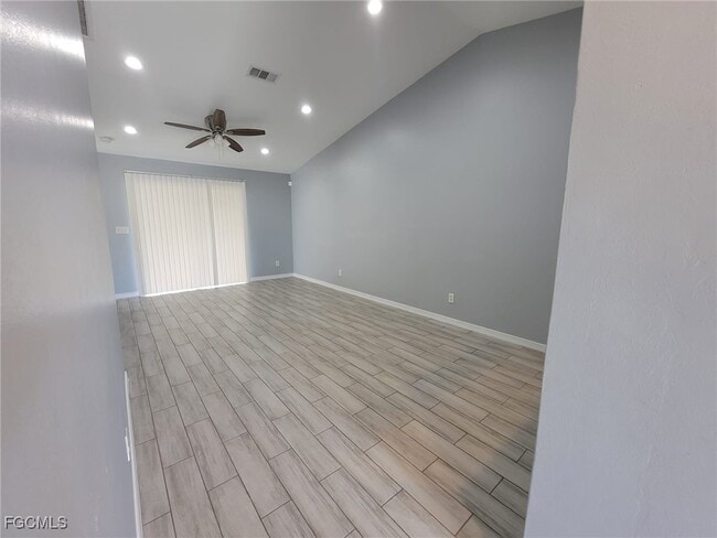 Building Photo - 2210 Haviland Ave S