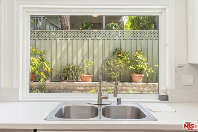 Building Photo - 10227 Autumn Leaf Cir