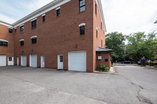 Building Photo - 805 Westover Ave