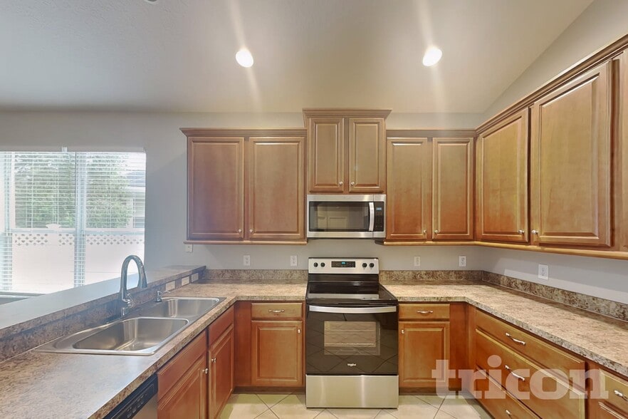 Building Photo - 351 Fairmount Park Ct