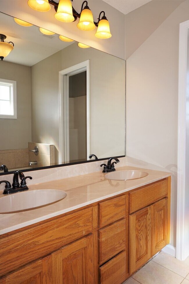 Building Photo - 3 Bed 2 Bath Home in Valley View District