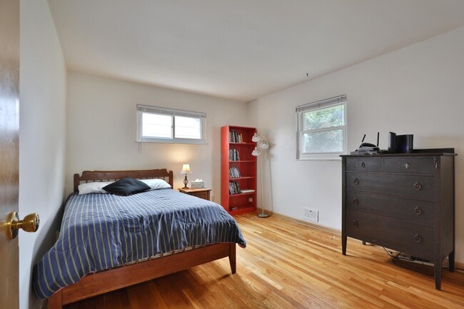 Building Photo - 714 Island Ct