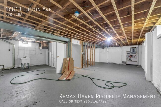 Building Photo - 16813 Lipton Ave, Cleveland - Charming 3 B...