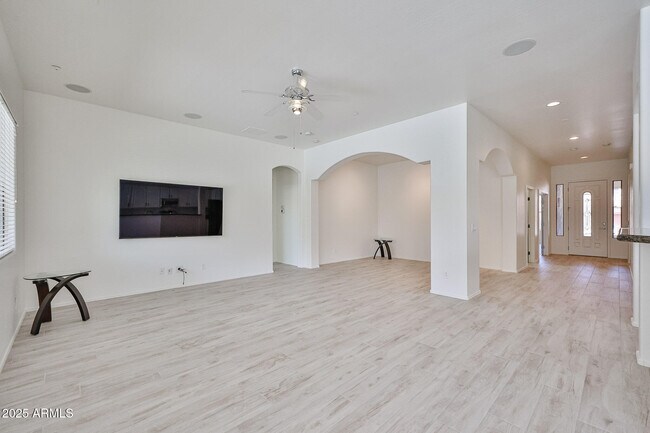 Building Photo - 30870 N 125th Dr
