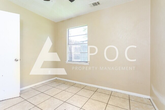 Building Photo - 904 Florence Rd