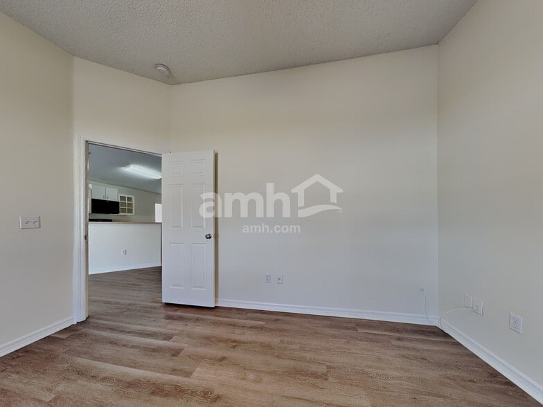 Building Photo - 25209 Hyde Park Blvd