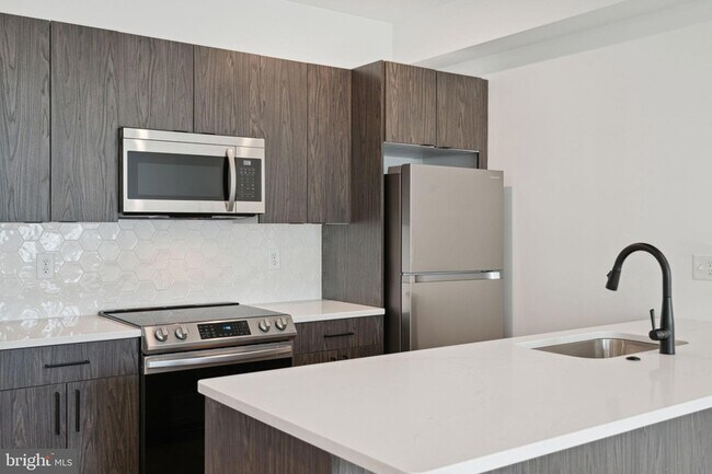 Building Photo - 1419 W Grange Ave