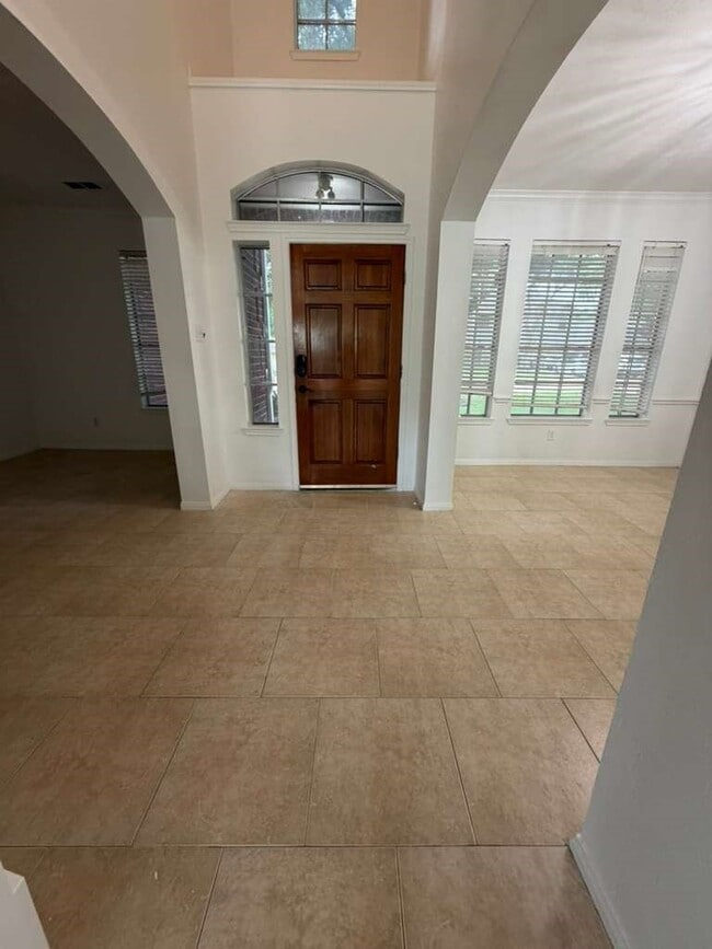 Building Photo - 13103 Bainbridge Trail