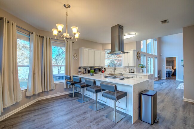 Building Photo - 8606 Columbia Dr