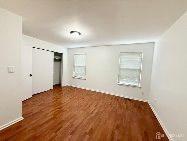 Building Photo - 405 Maplecrest Rd