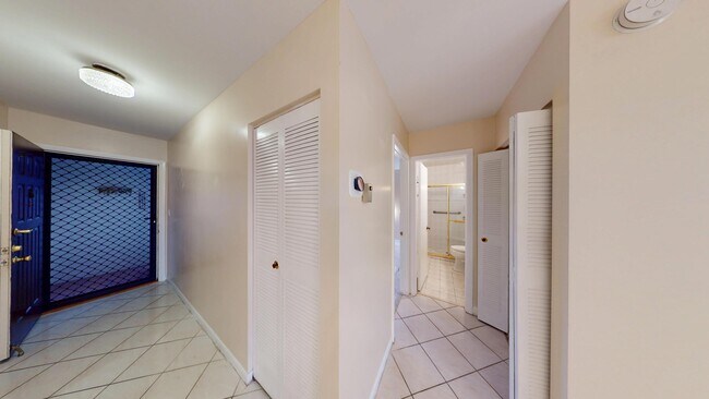 Building Photo - 121 Lake Paula Dr