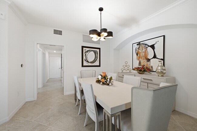 Building Photo - 10792 Tarflower Dr