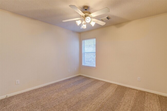 Building Photo - 11 Ebony Oaks Pl