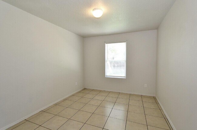 Building Photo - Clean Single-Level Home in Charter Pointe