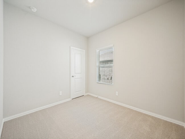Building Photo - 715 Dotty Dr
