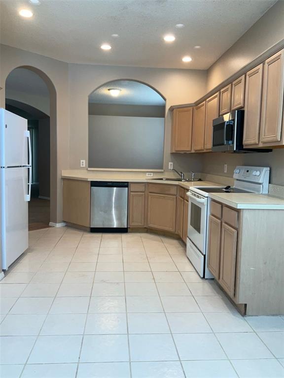 Building Photo - 1318 Lake Biscayne Way