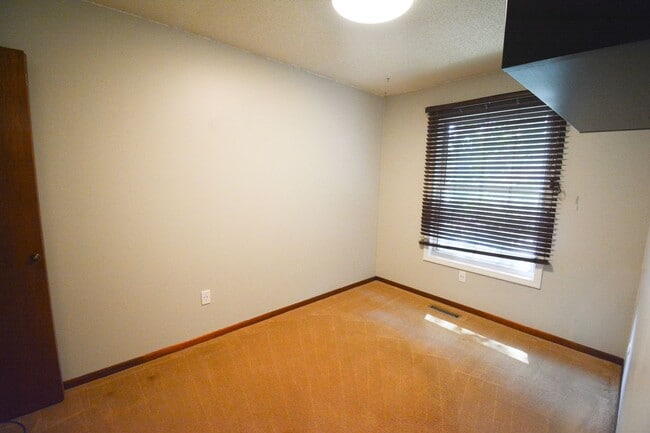 Building Photo - Well-Located 4BR Home in NW Rochester – Country Club Manor