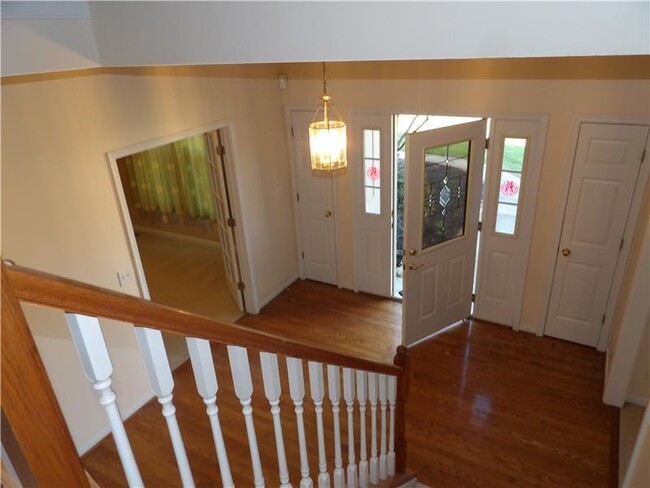 Building Photo - 10201 Hartwood Ct