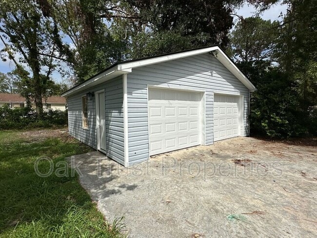 Building Photo - 108 Columbia Dr