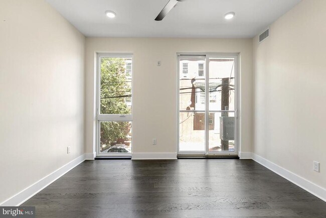 Building Photo - 1868 Frankford Ave