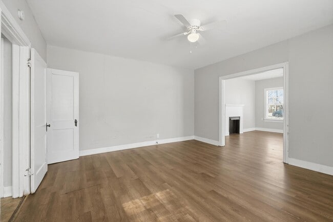 Building Photo - 702 Grape St