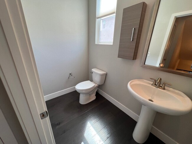 Building Photo - 2 bedroom | 2.5 bathrooms | Home in Alkali...