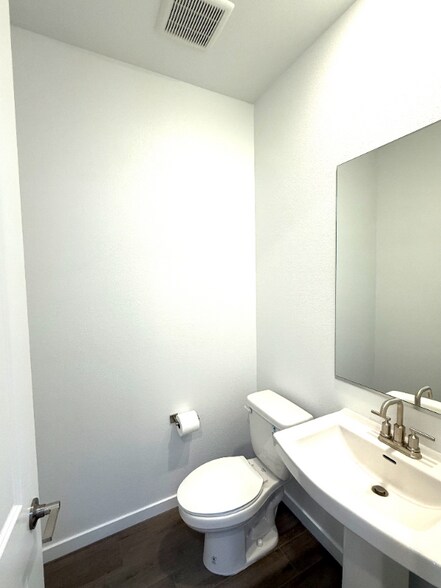 Building Photo - 1423 Song Lark Ln