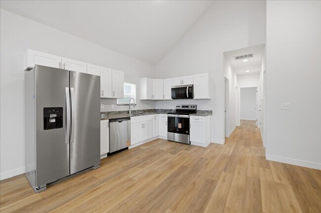 Building Photo - 44 E Parkview Ave