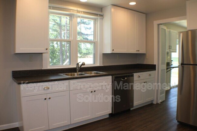 Building Photo - 509 5th St