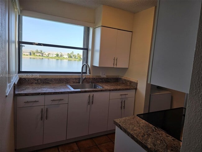 Building Photo - 1500 Jefferson Dr