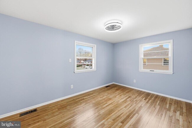 Building Photo - 11002 Trafton Ct