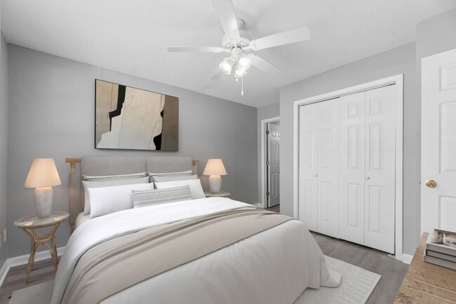 Building Photo - Updated One Level 2 Bedroom / 2 Full Bath ...