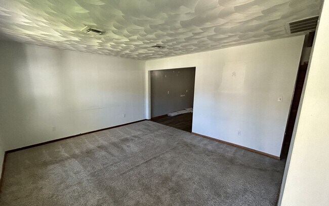 Building Photo - Guam Streets