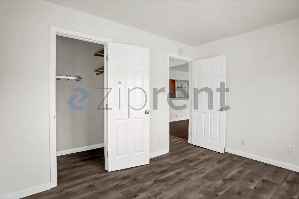 Building Photo - Unit