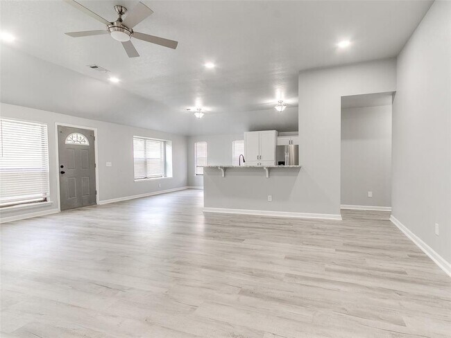 Building Photo - 5612 SE 87th St
