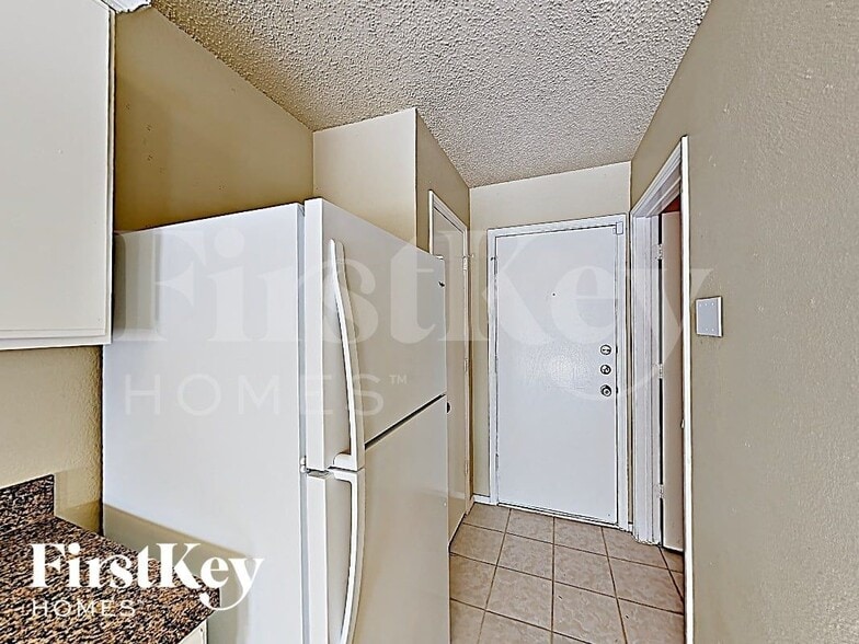 Building Photo - 208 Amber Ridge Dr